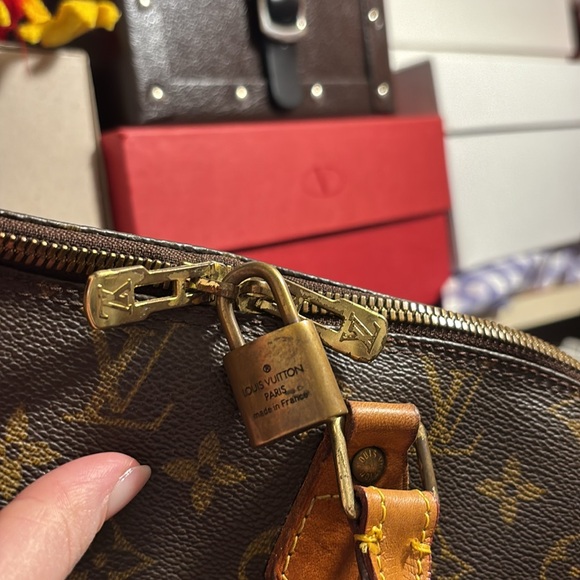 Louis Vuitton Alma PM - Picture 12 of 16